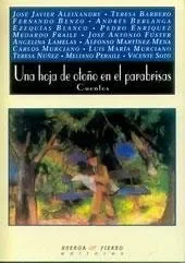 Una hoja de otoño en el parabrisas